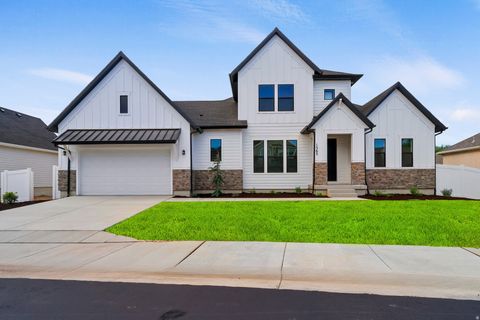 Photo of 1061 W MAHOGANY ST, Saratoga Springs, UT 84045 (MLS # 2121902)