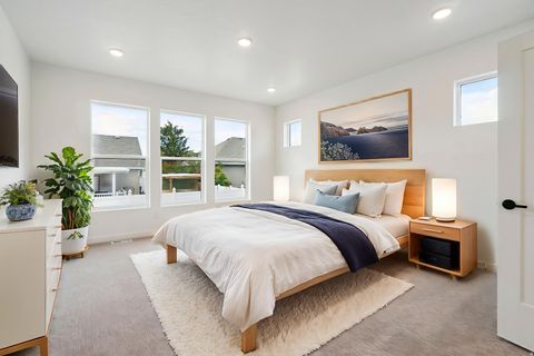 Tiny photo for 1061 W MAHOGANY ST, Saratoga Springs, UT 84045 (MLS # 2121902)