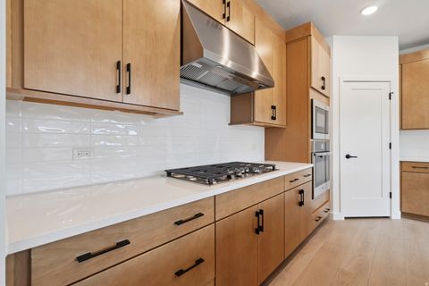 Tiny photo for 1061 W MAHOGANY ST, Saratoga Springs, UT 84045 (MLS # 2121902)