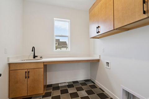 Tiny photo for 1061 W MAHOGANY ST, Saratoga Springs, UT 84045 (MLS # 2121902)