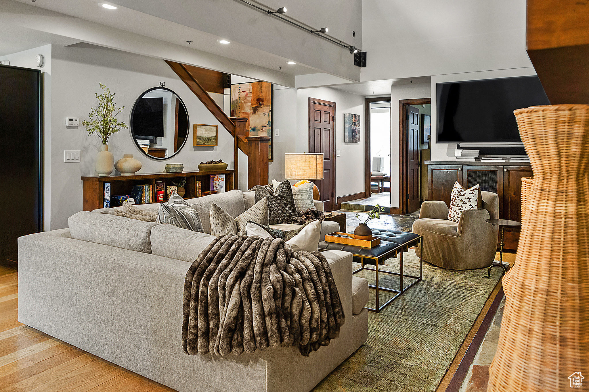 FAWNGROVE CONDOMINIUM - Residential Lease
