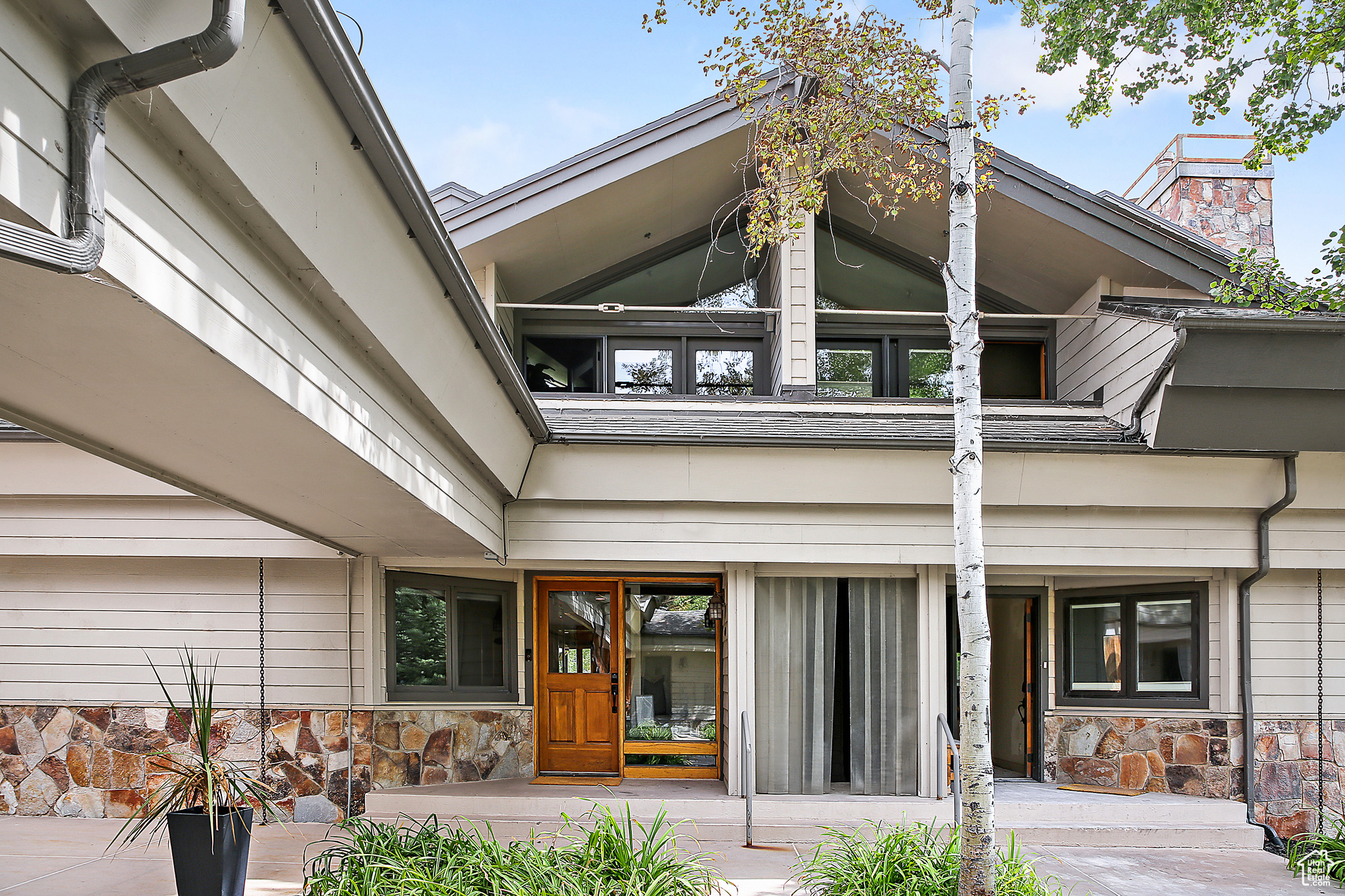 FAWNGROVE CONDOMINIUM - Residential Lease