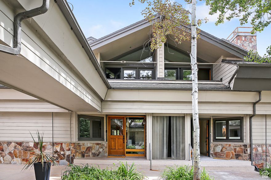 Fully furnished 3-bedroom, 3-bath residence in the sought-after Fawngrove community of Deer Valley.  Available for a 12 year lease at $7,500/month. Features include vaulted ceilings, abundant natural  light, and an open floor plan. One garage space plus an additional surface lot pass included. Residents  enjoy a lakeside walking trail with views of Deer Valley Resort and easy access to both Deer Valley and  Park City Mountain for skiing, hiking, and biking. Walking distance to Main Street for premier dining