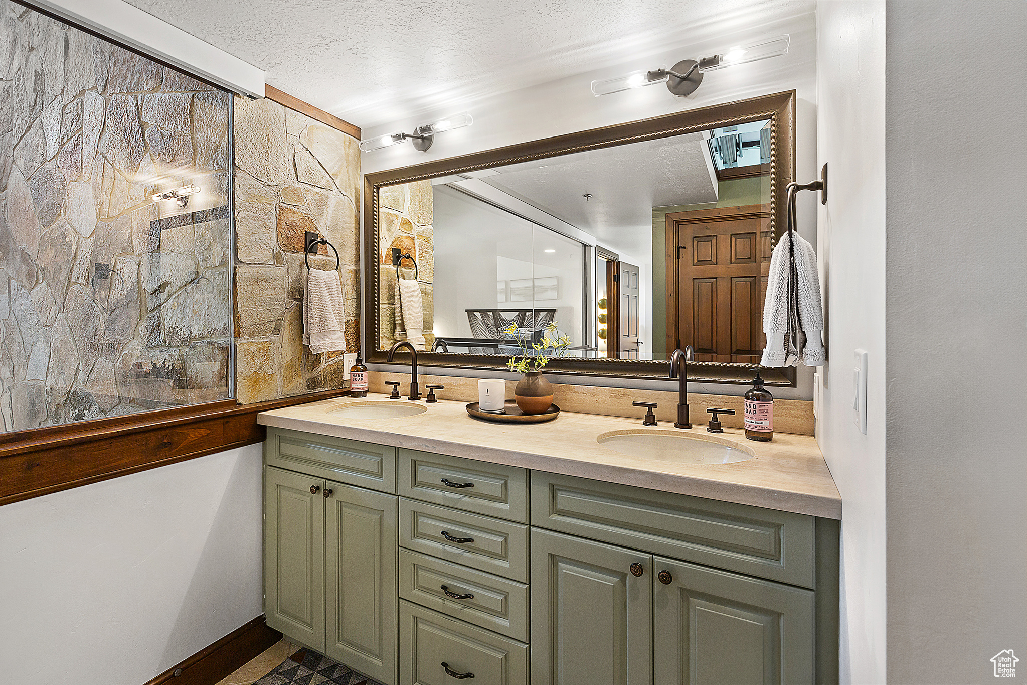 FAWNGROVE CONDOMINIUM - Residential Lease