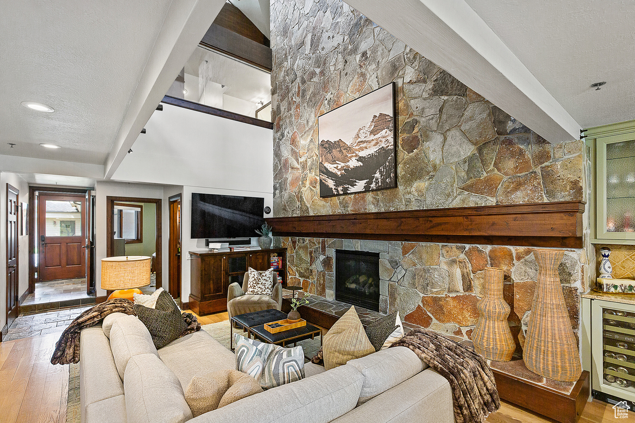 FAWNGROVE CONDOMINIUM - Residential Lease