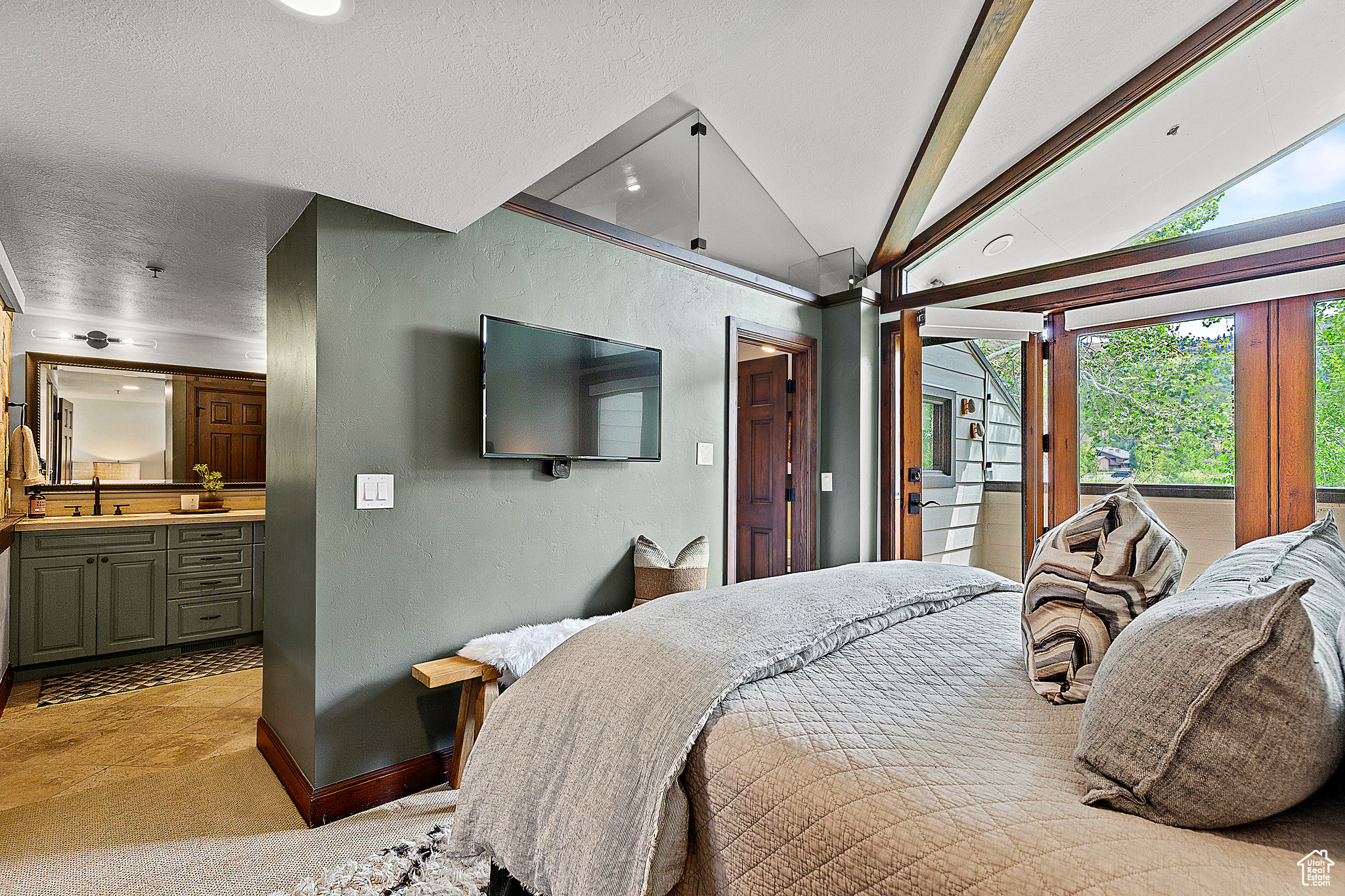 FAWNGROVE CONDOMINIUM - Residential Lease