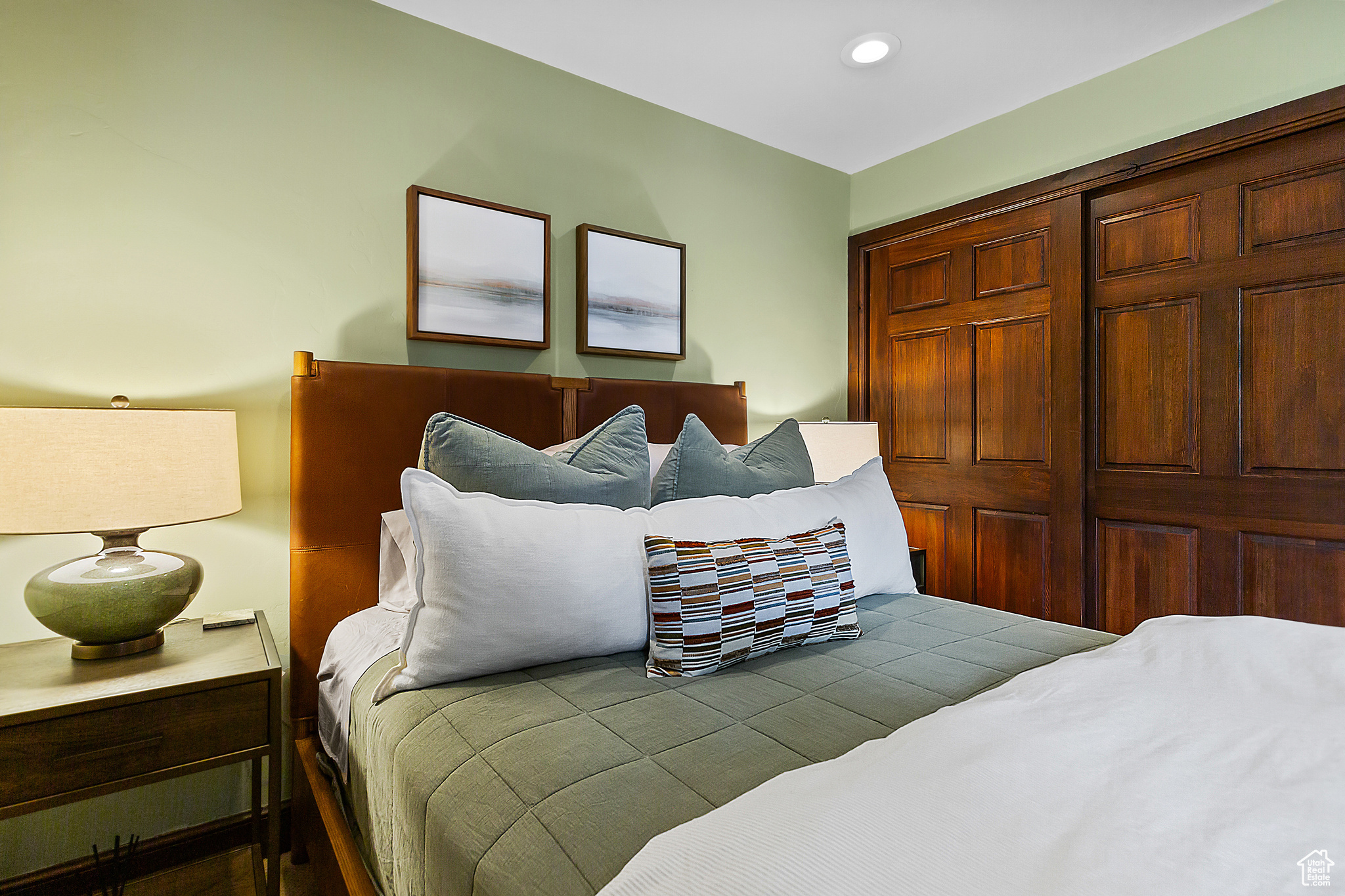 FAWNGROVE CONDOMINIUM - Residential Lease