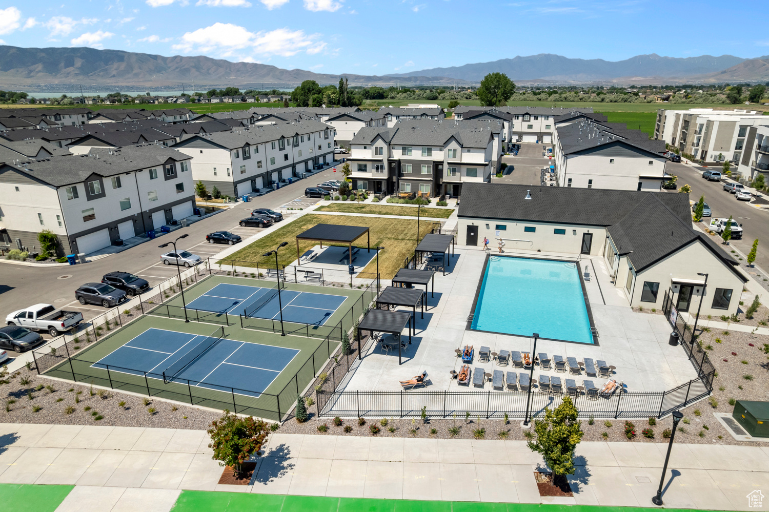 EDGEWATER - Residential