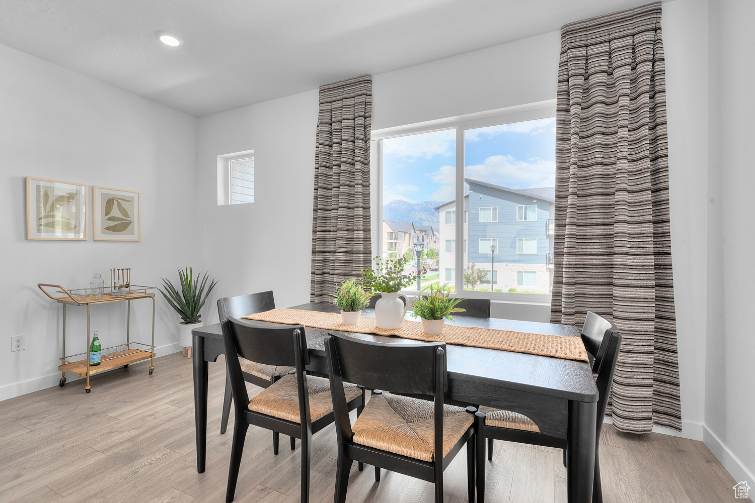 EDGEWATER - Residential