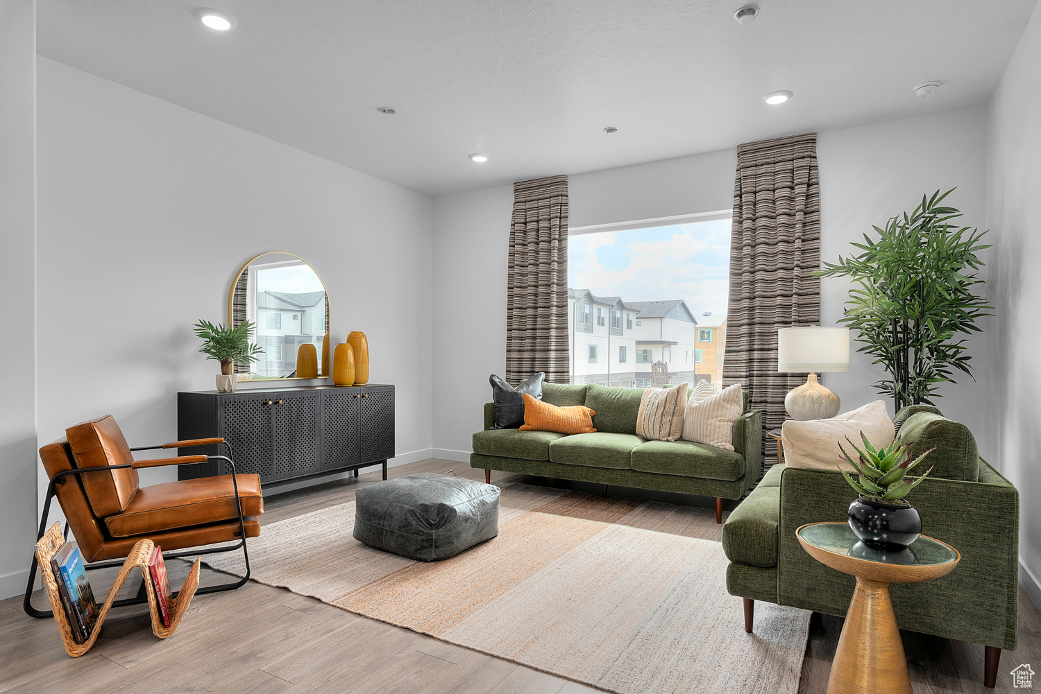EDGEWATER - Residential