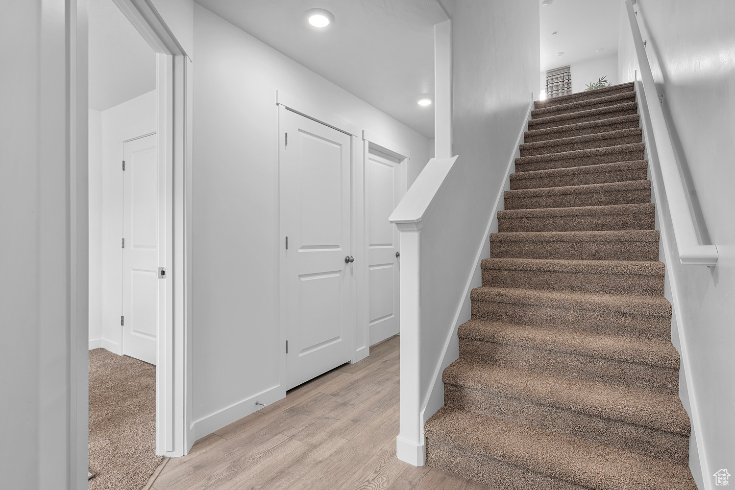 EDGEWATER - Residential