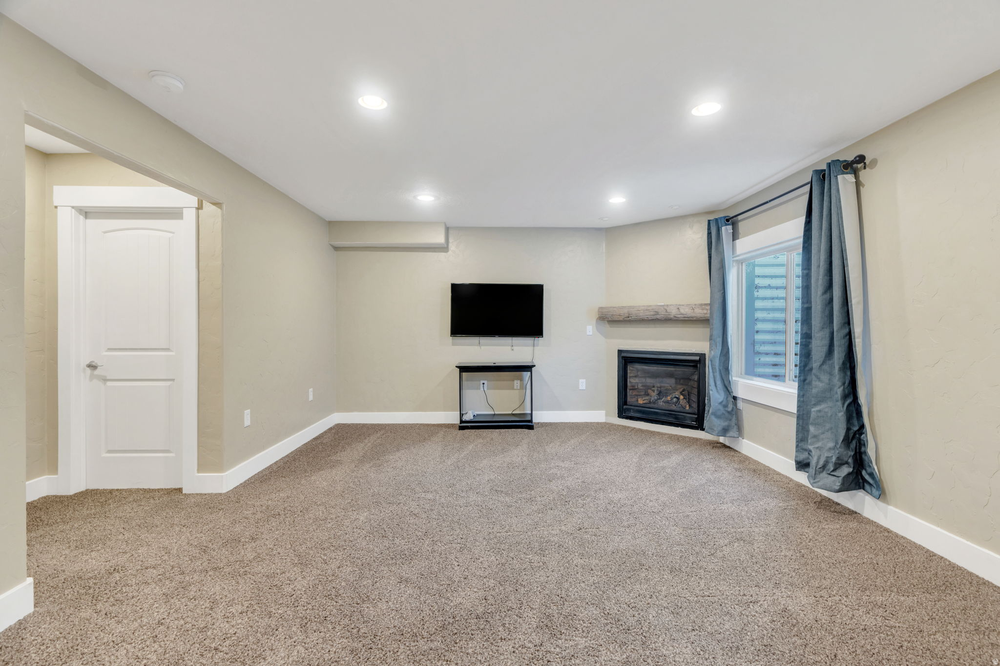 THE VILLAGE OF HAWKS - Residential