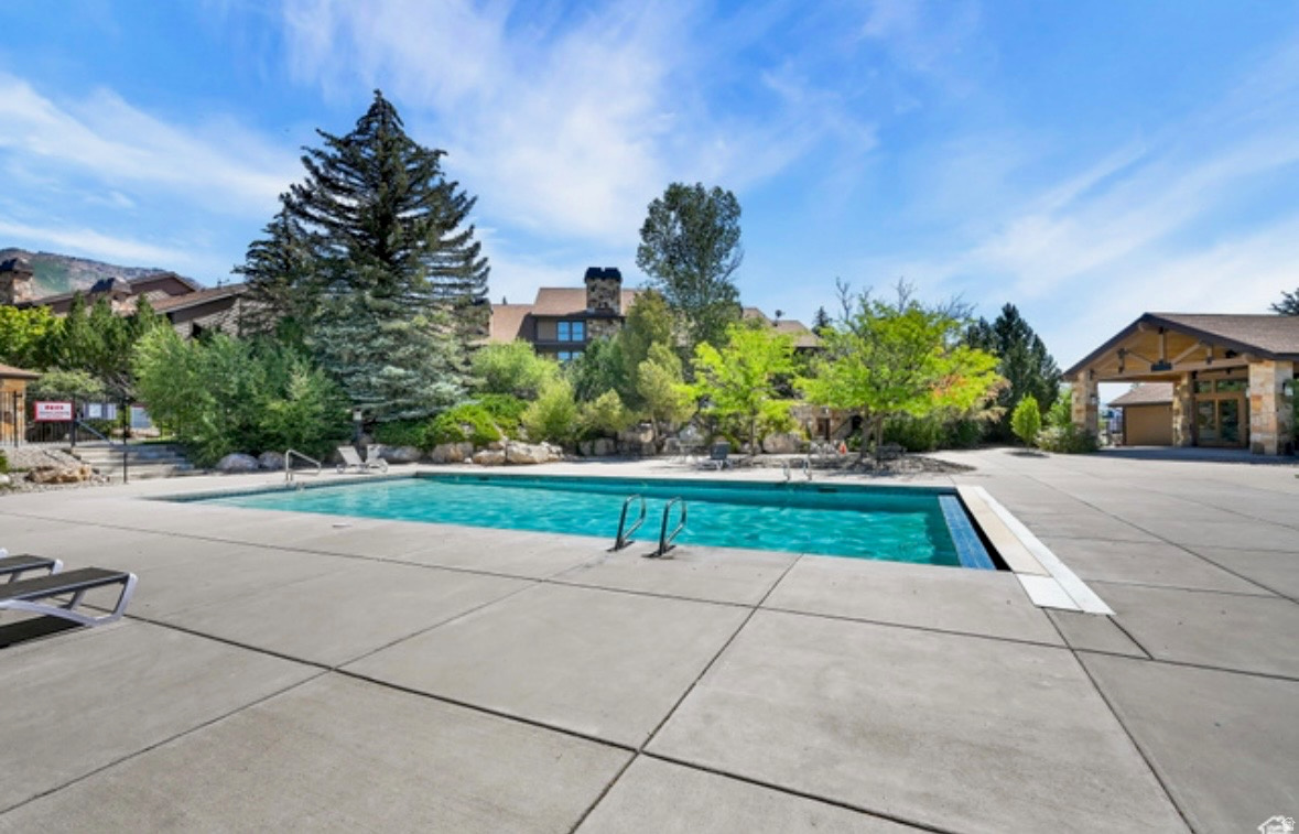 WOLF LODGE - Residential