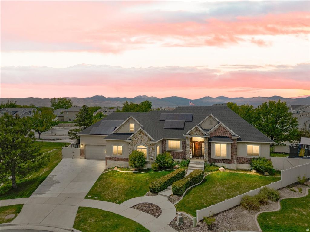 Photo of 316 E AZURE CIR S, Draper, UT 84020 (MLS # 2156632)