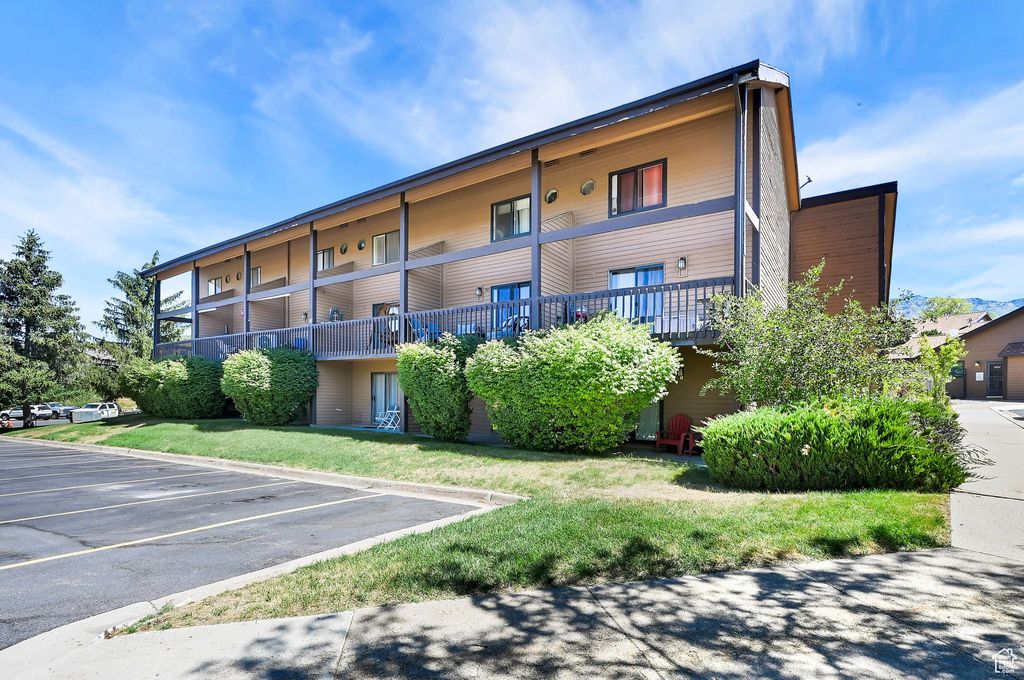 Photo of 3615 N WOLF LODGE DR #805, Eden, UT 84310 (MLS # 2105410)