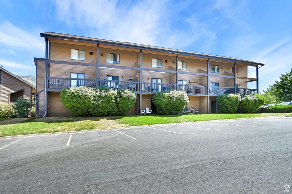 Photo of 3615 N WOLF LODGE DR #805, Eden, UT 84310 (MLS # 2105410)