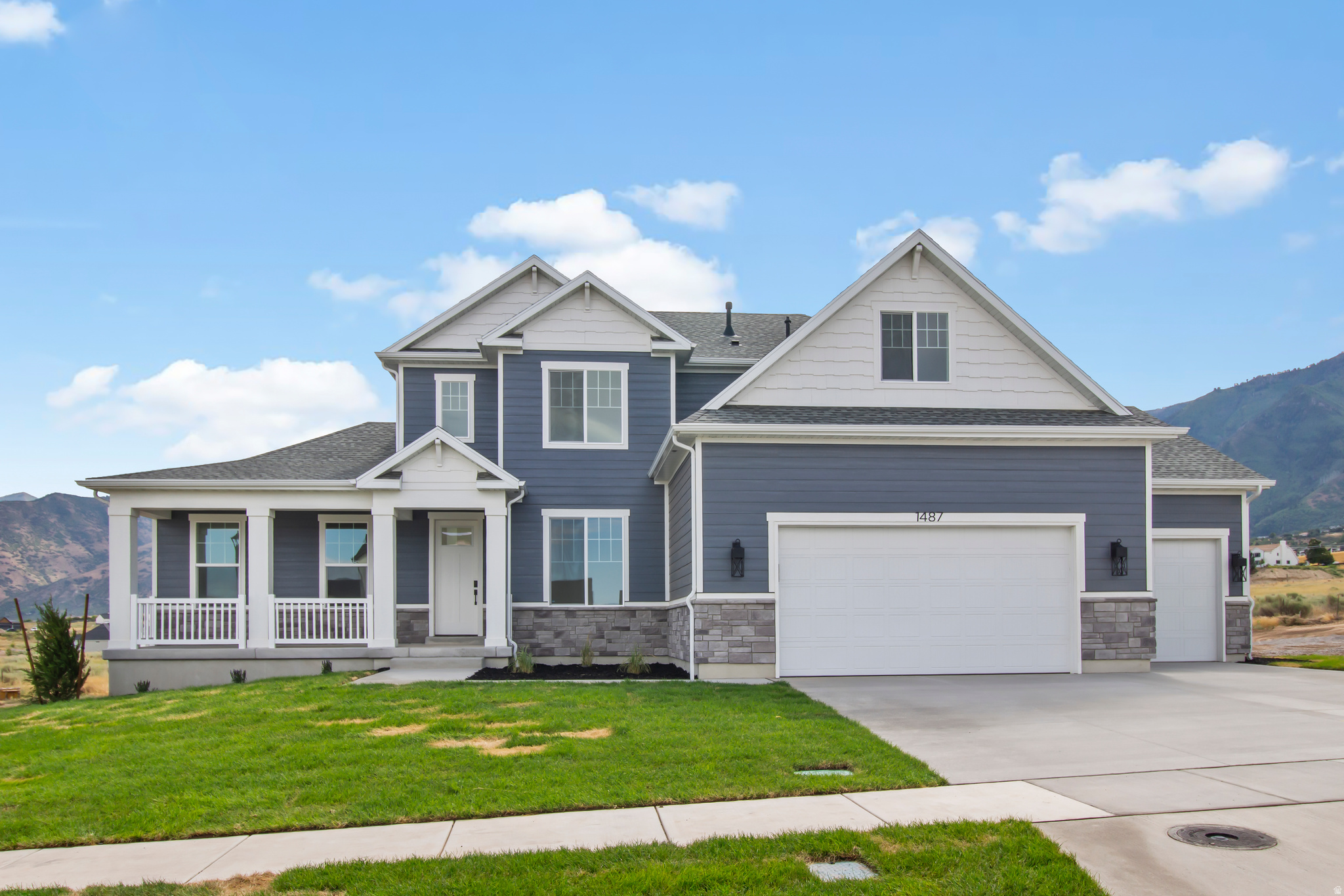 MEADOWS AT HYDE PARK - Residential