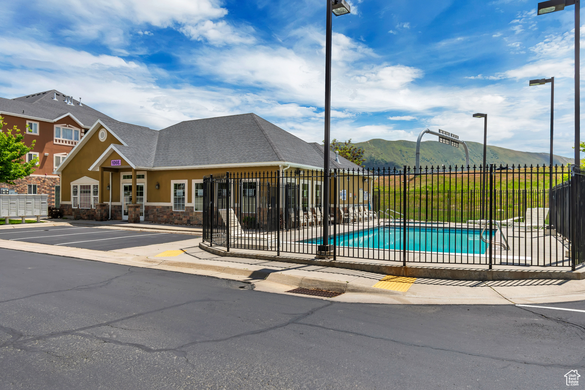 BELLA MONTE AT DRAPE - Residential