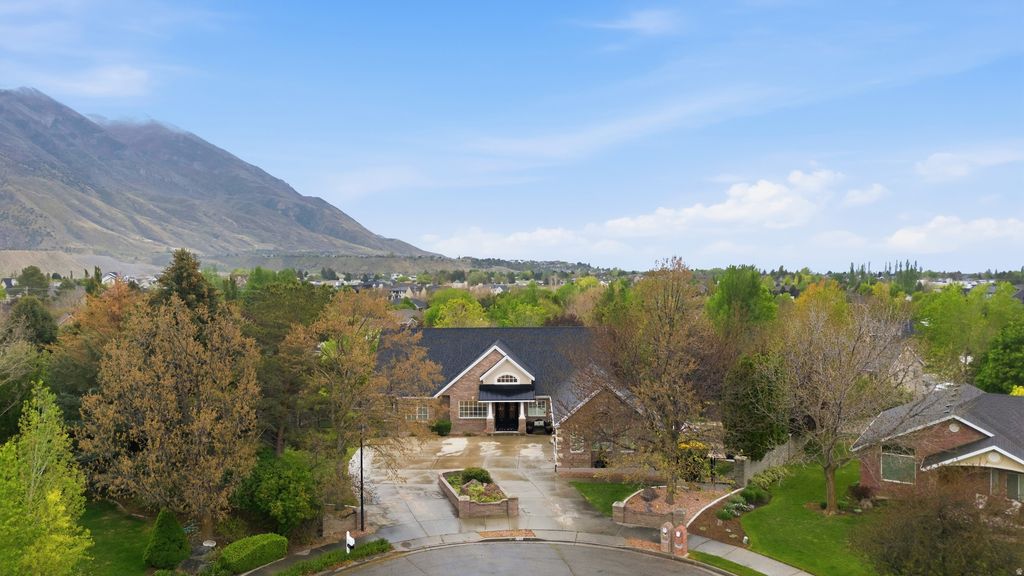 Photo of 130 E SUNSET Cir, Alpine, UT 84004 (MLS # 2156232)