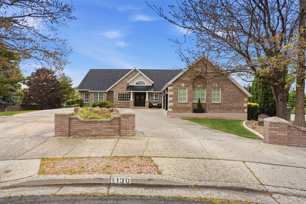 Photo of 130 E SUNSET Cir, Alpine, UT 84004 (MLS # 2156232)