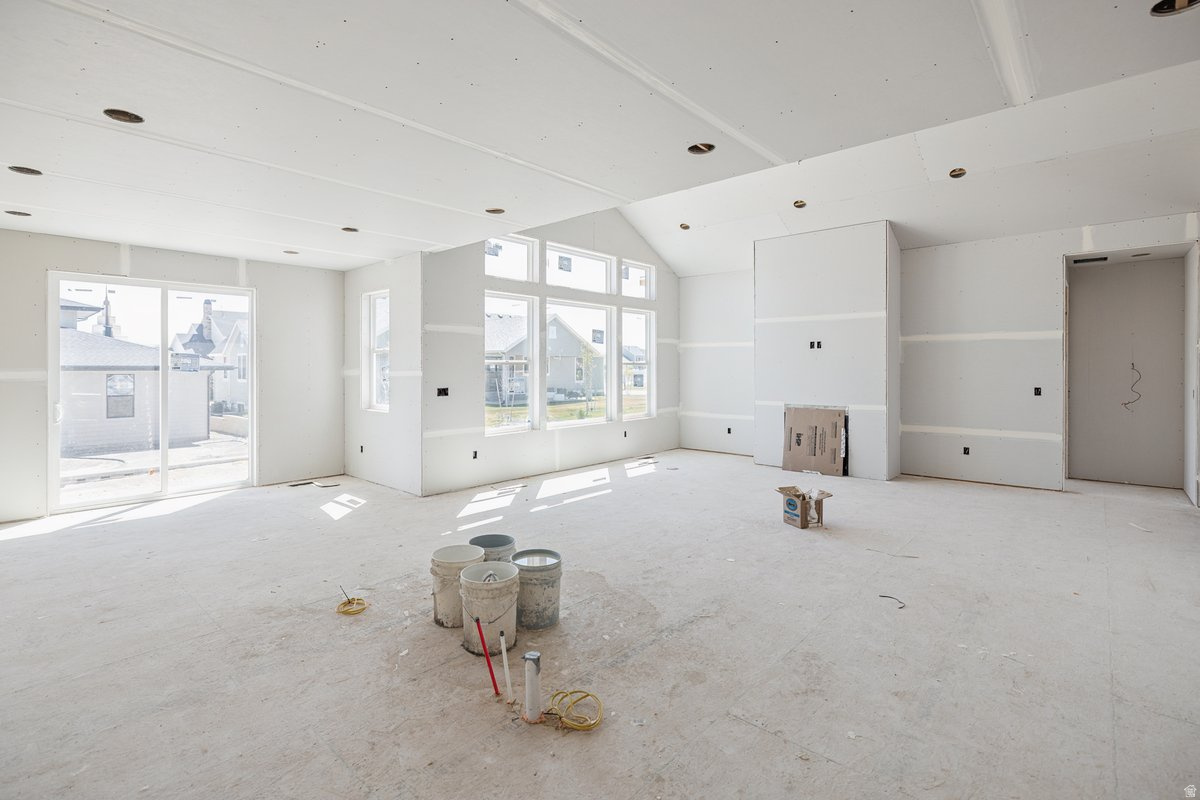 BEACON POINTE - Residential