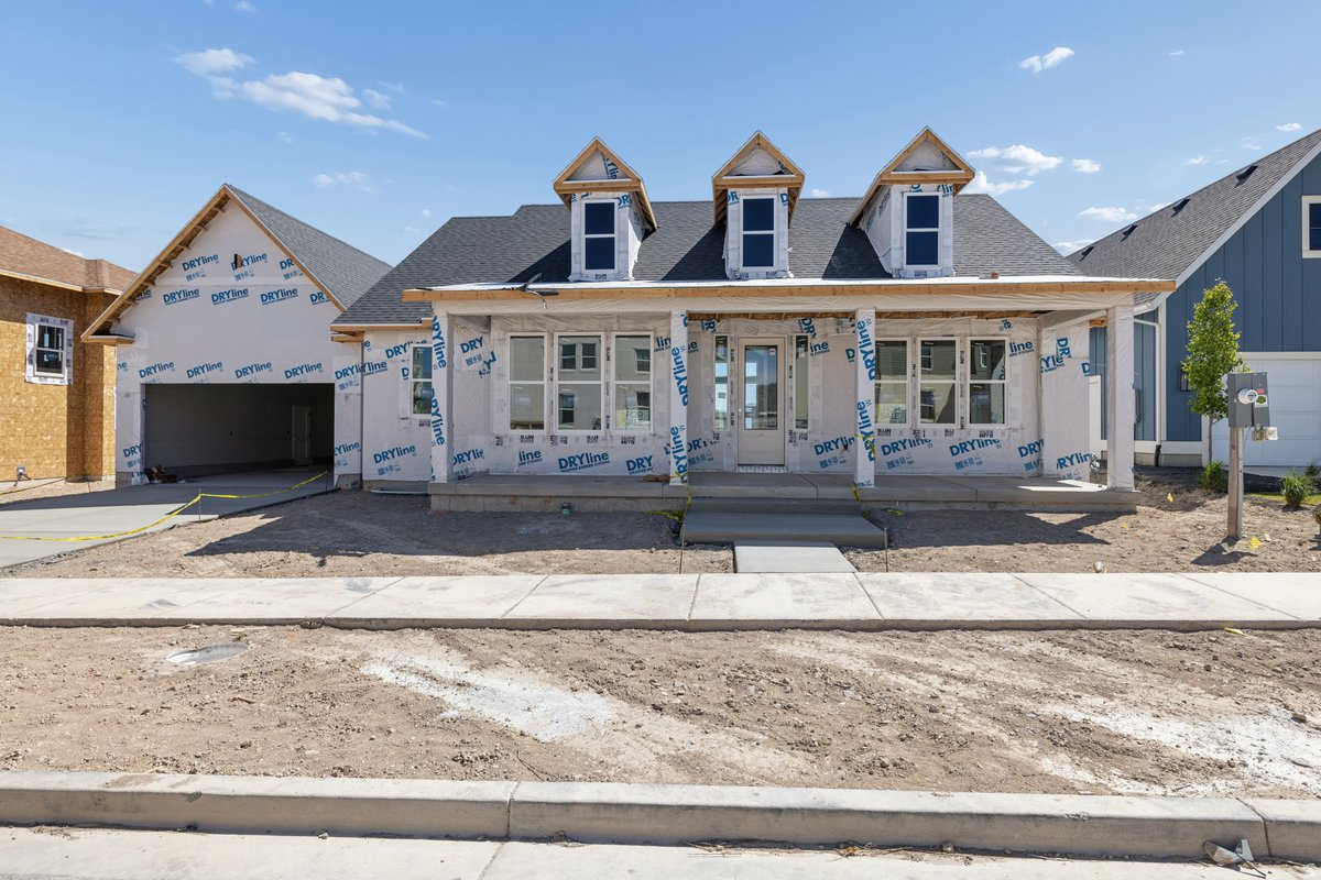 BEACON POINTE - Residential