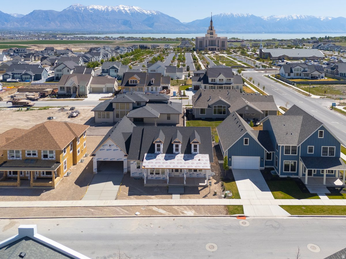 BEACON POINTE - Residential