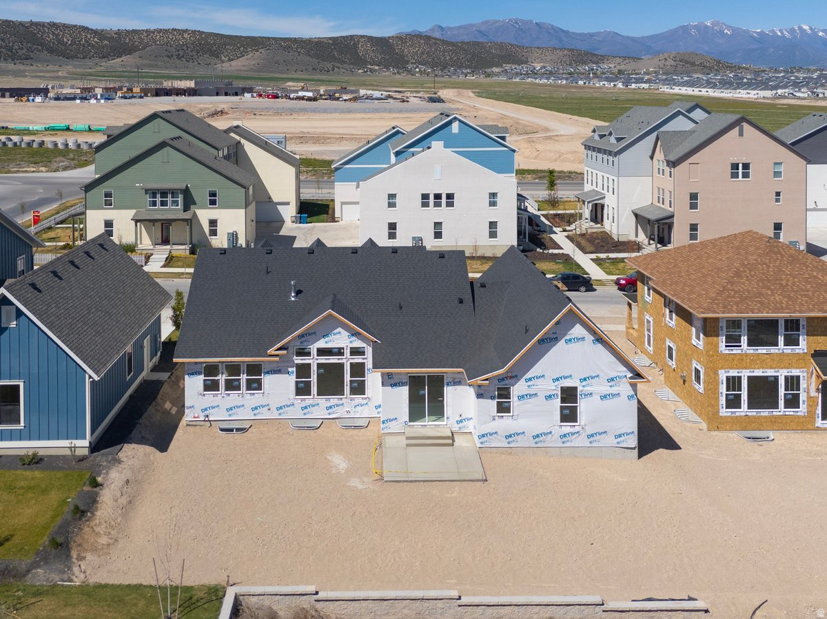 BEACON POINTE - Residential