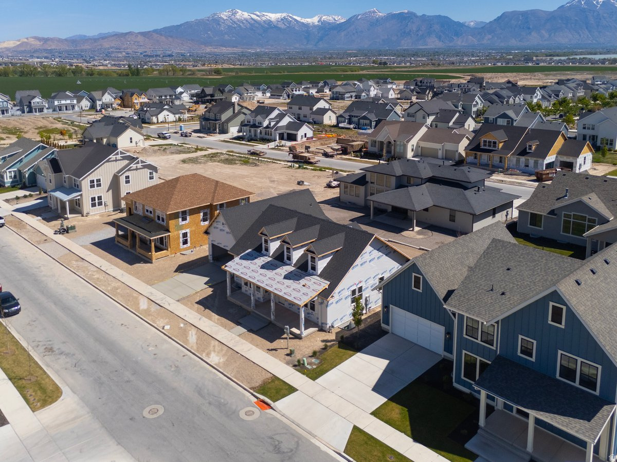 BEACON POINTE - Residential