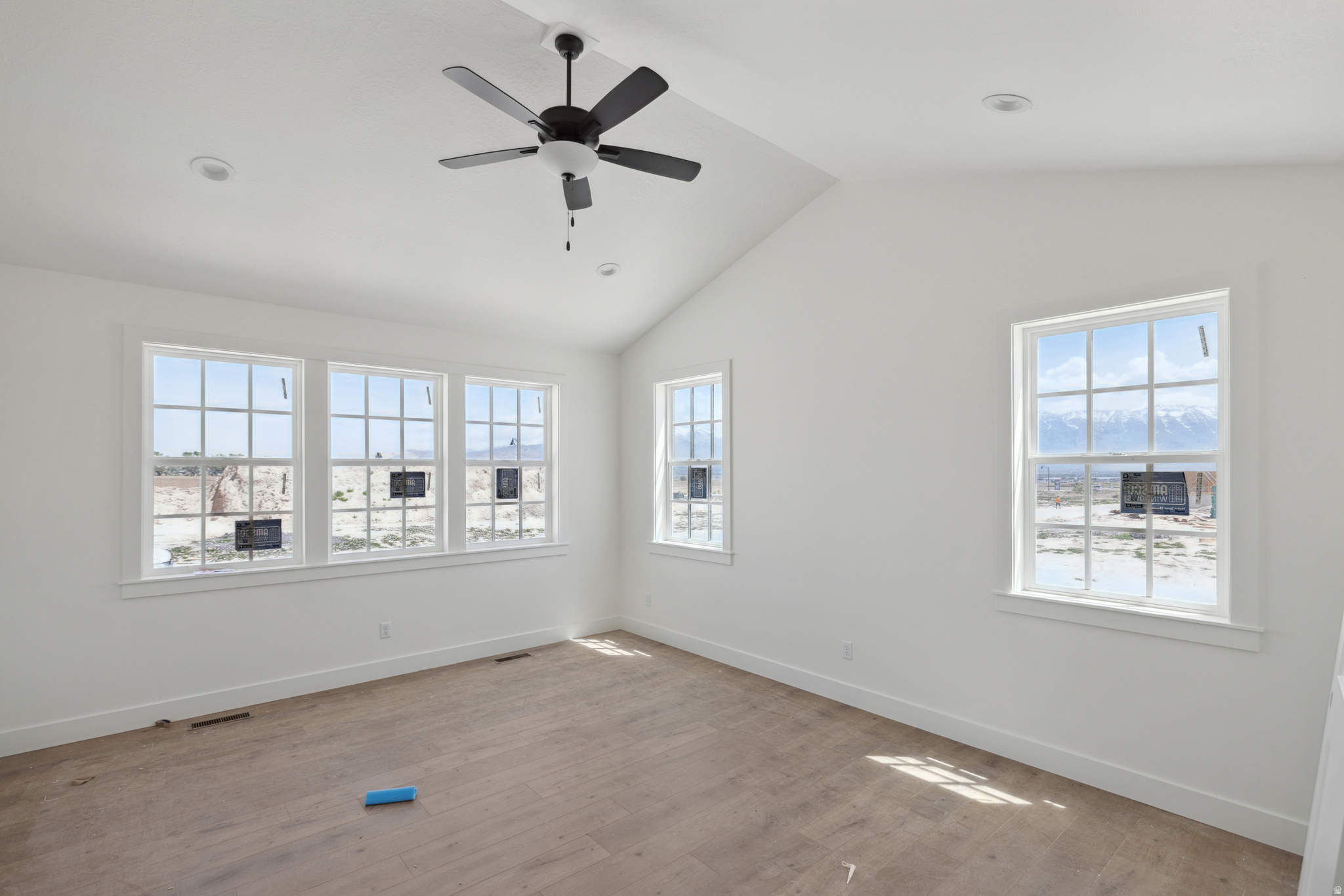 BEACON POINTE - Residential