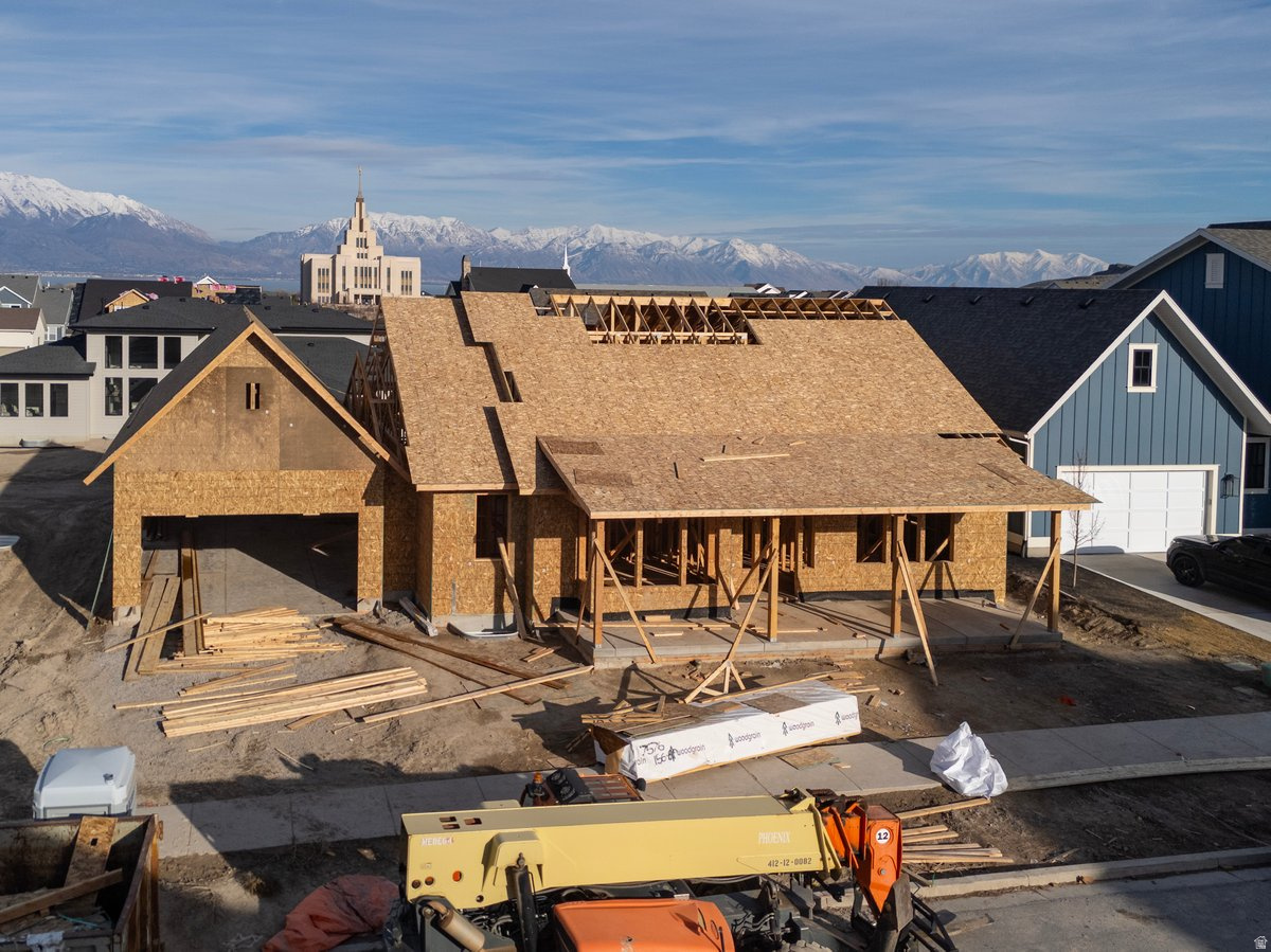 BEACON POINTE - Residential