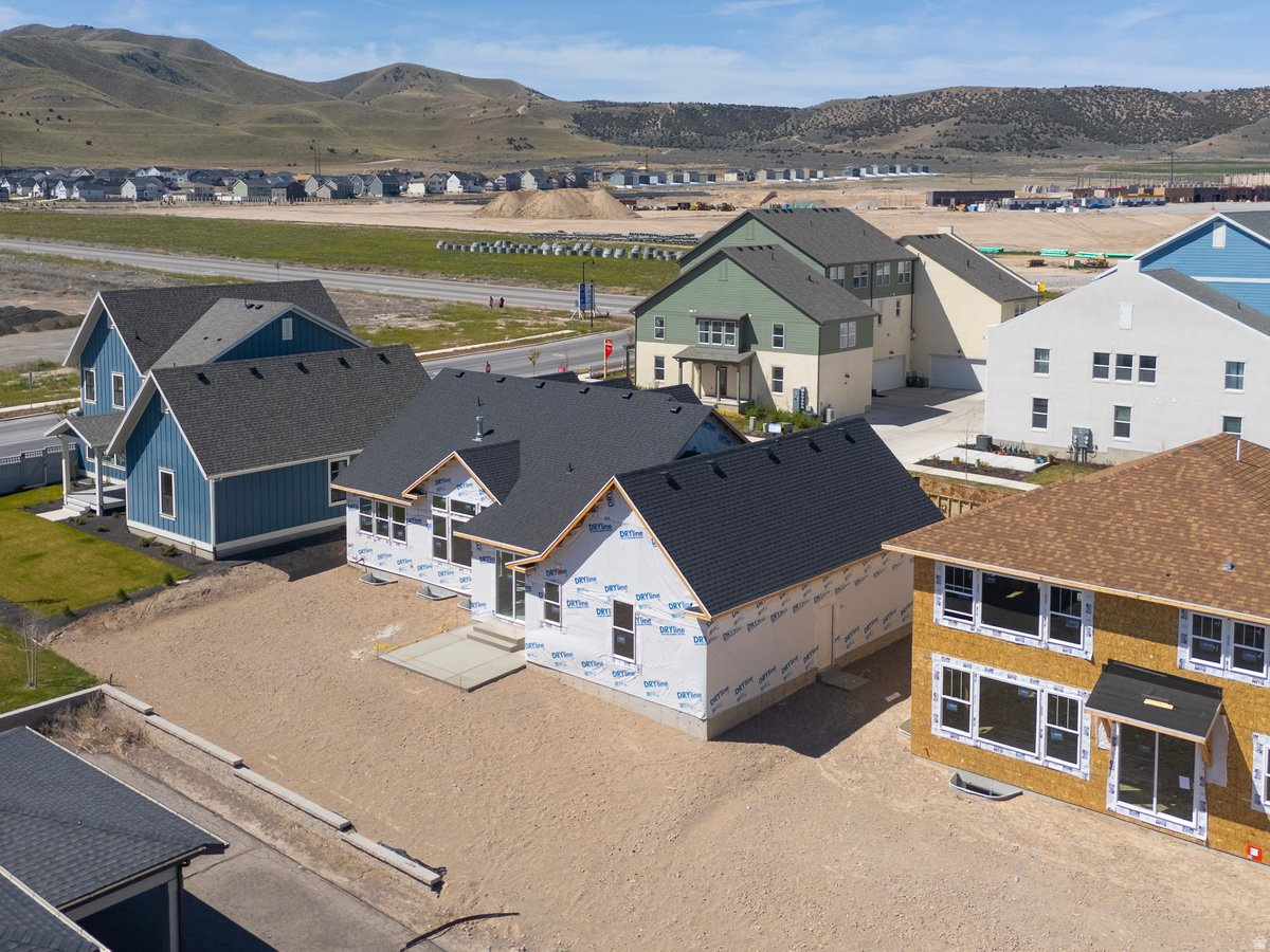 BEACON POINTE - Residential