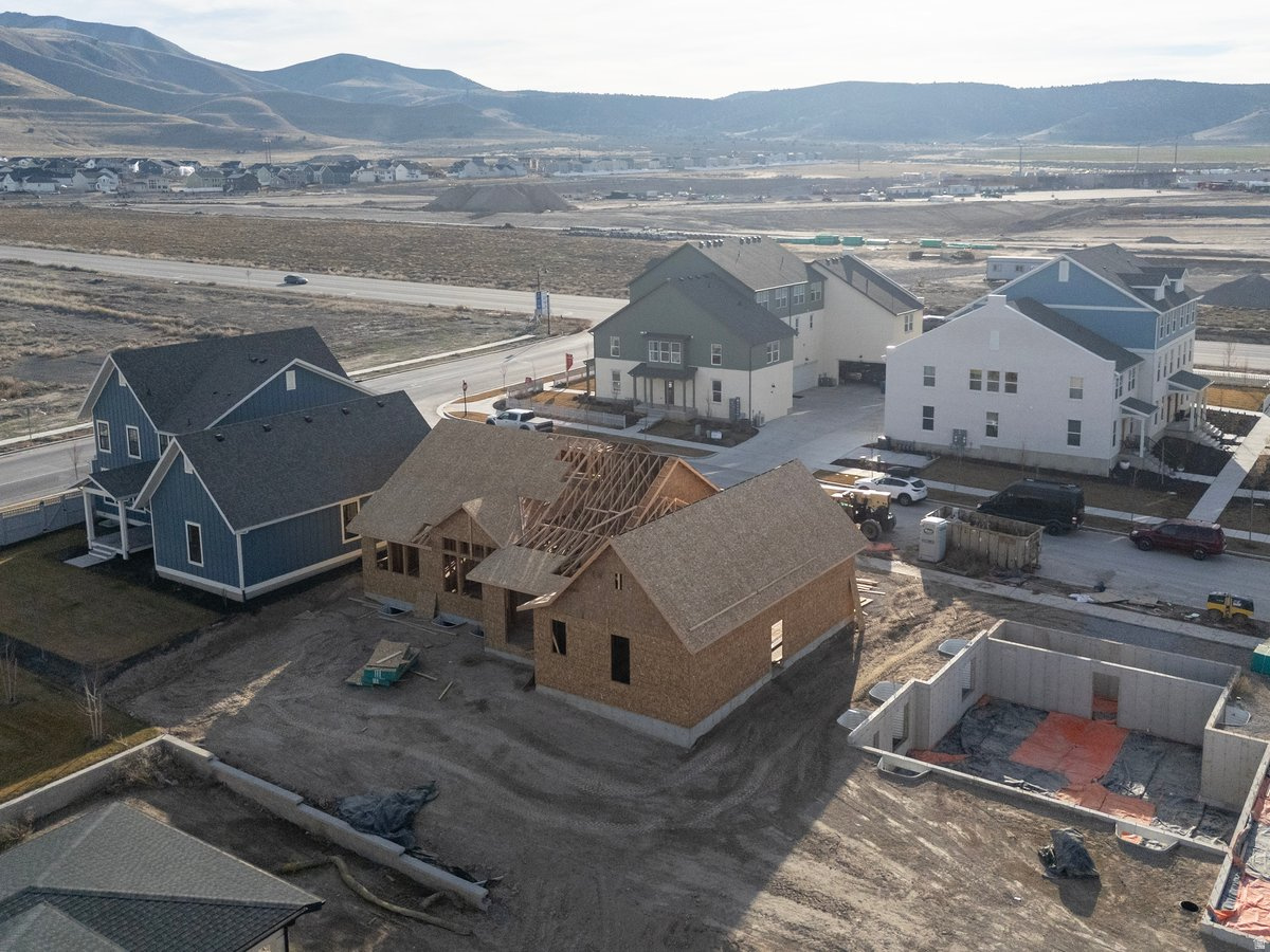 BEACON POINTE - Residential