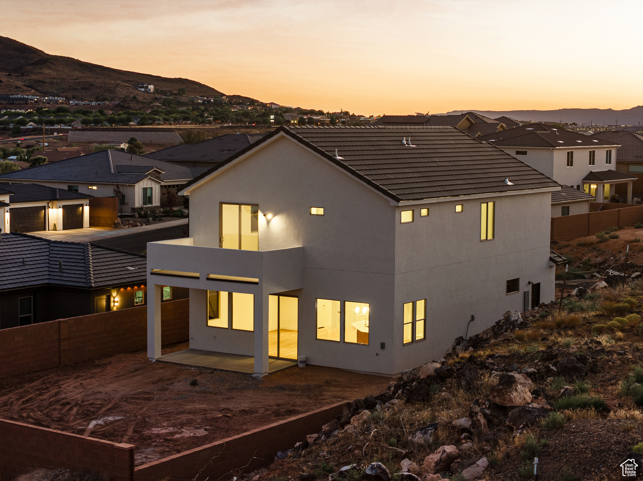 PAINTED SANDS - Residential