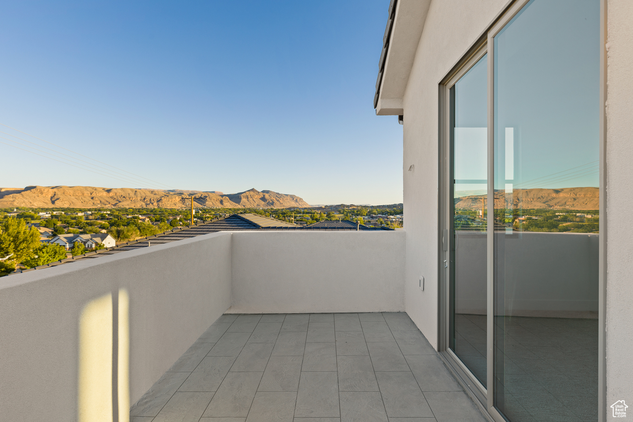 PAINTED SANDS - Residential