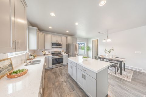 Tiny photo for 18 W LADY LN, Bountiful, UT 84010 (MLS # 2151306)