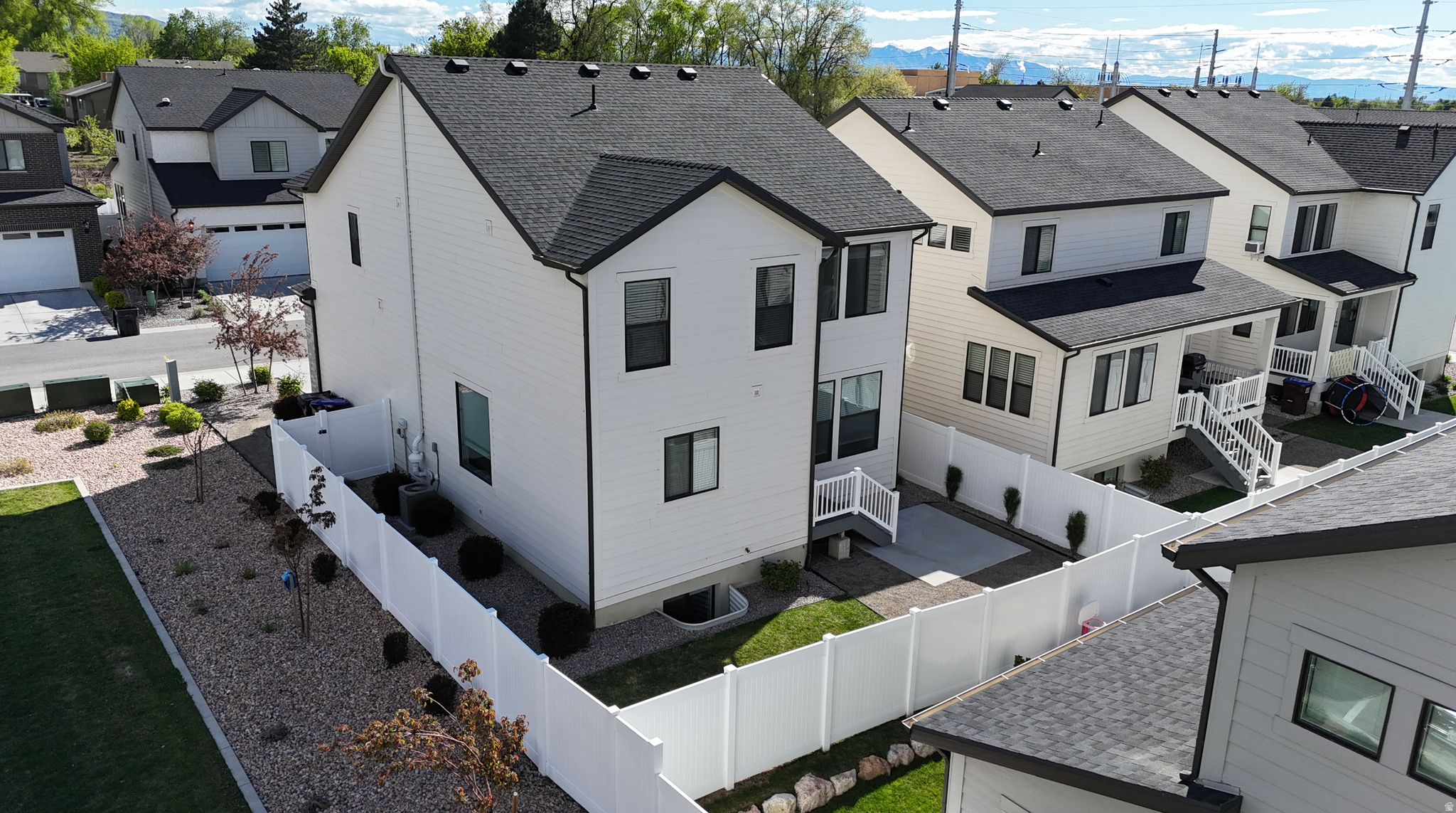 COTTAGES ON MAIN - Residential