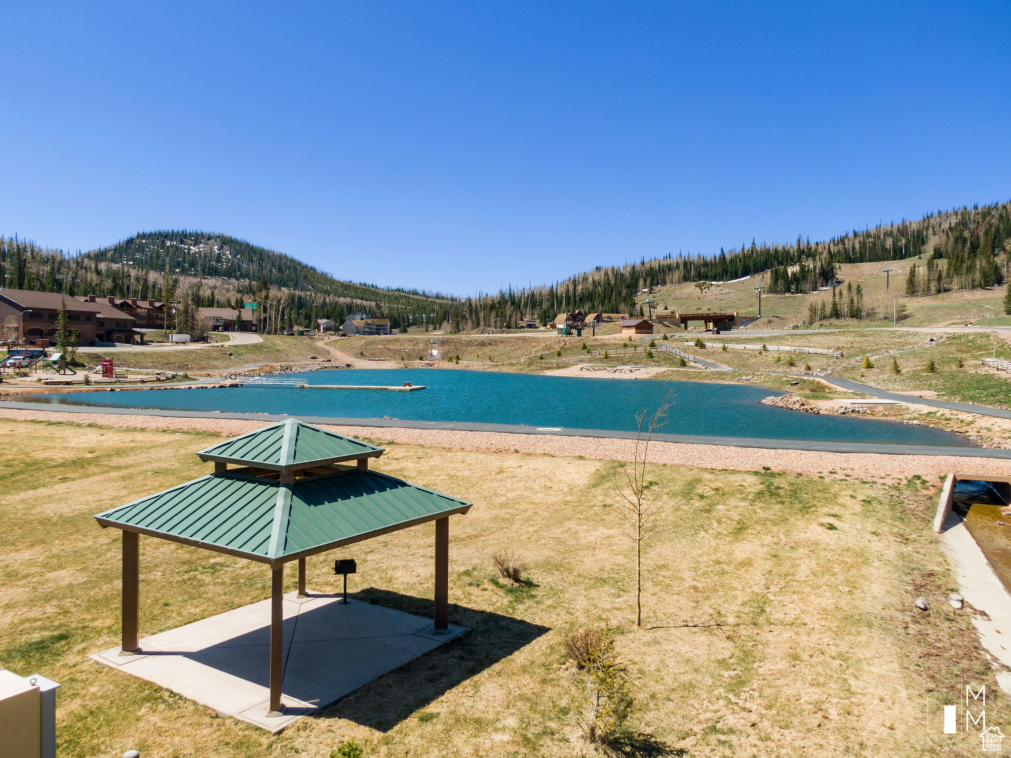 CHALET VILLAGE - Residential