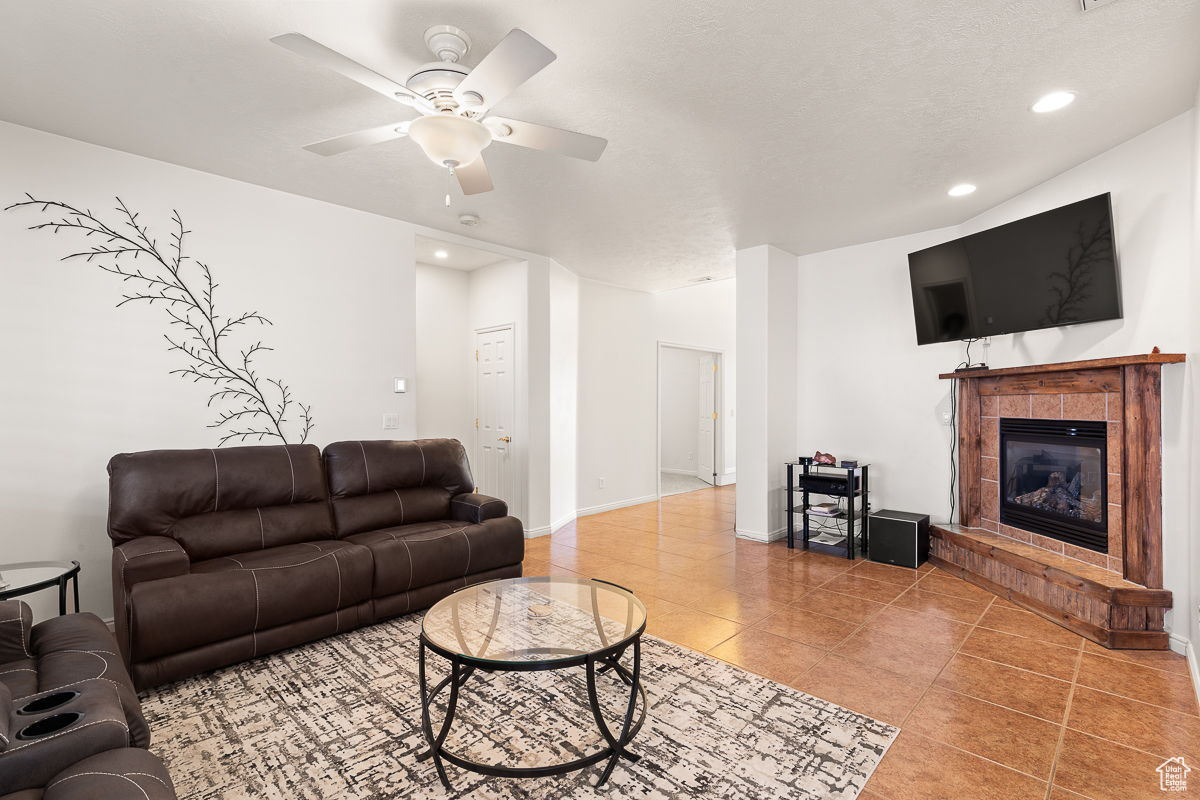 RIDGEPOINTE - Residential