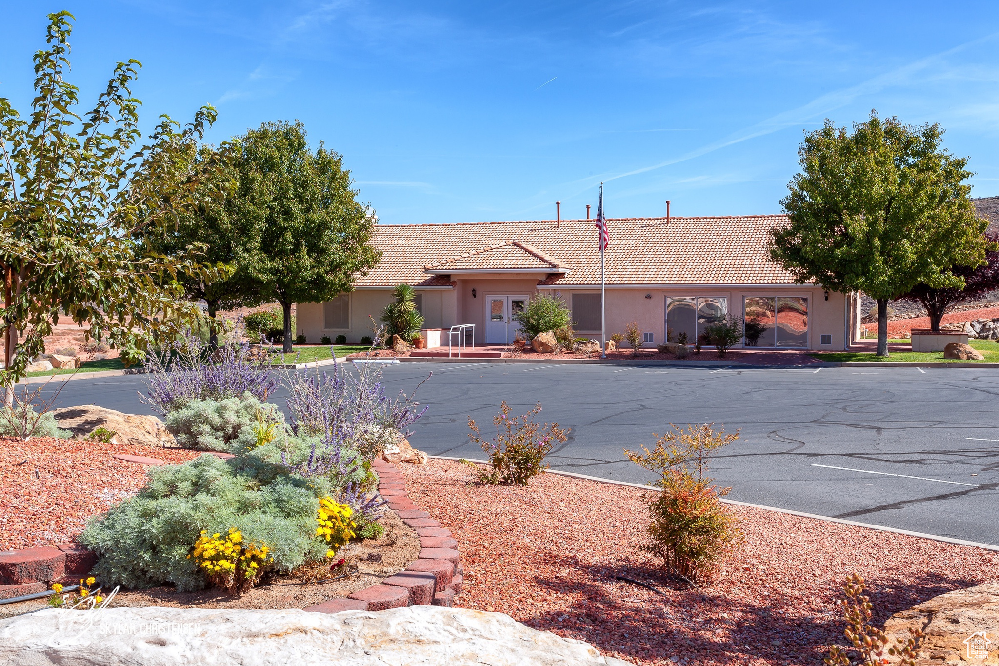 RIDGEPOINTE - Residential