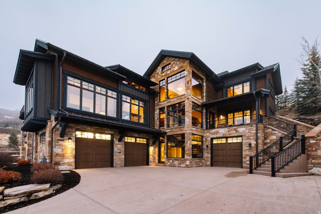 Photo of 10139 SUMMIT VIEW DR, Park City, UT 84060 (MLS # 2124700)