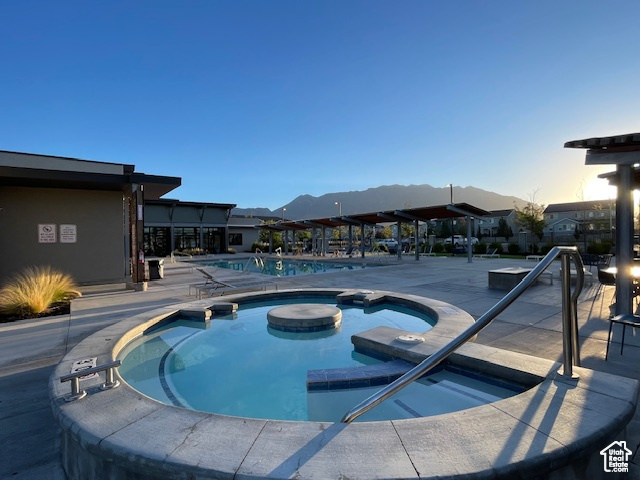 WATERS EDGE - Residential