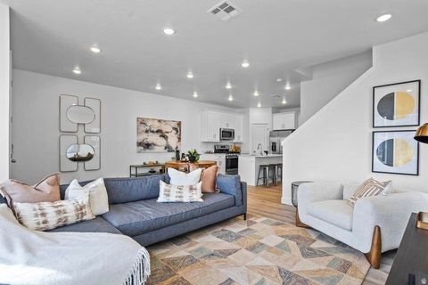 Photo of 488 W GREENSTONE PL #1010, Saint George, UT 84790 (MLS # 2159134)