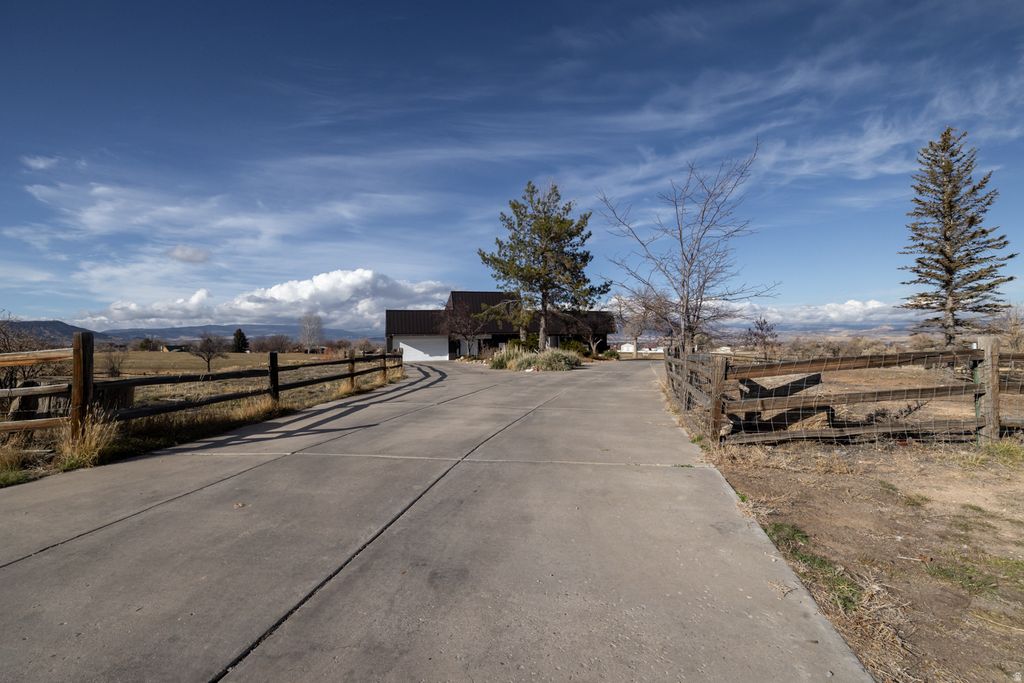 Photo of 163 E 2800 S, Vernal, UT 84078 (MLS # 2124764)