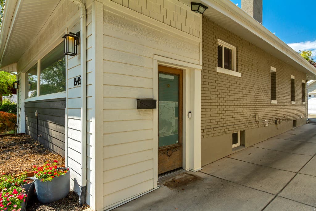 Photo of 1545 E EMERSON AVE, Salt Lake City, UT 84105 (MLS # 2178277)