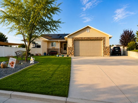 Homes For Sale - 262 E Poplar Ct<br/> Garland, UT 84312