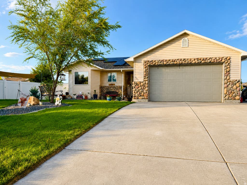 Photo of 262 E POPLAR CT, Garland, UT 84312 (MLS # 2180910)