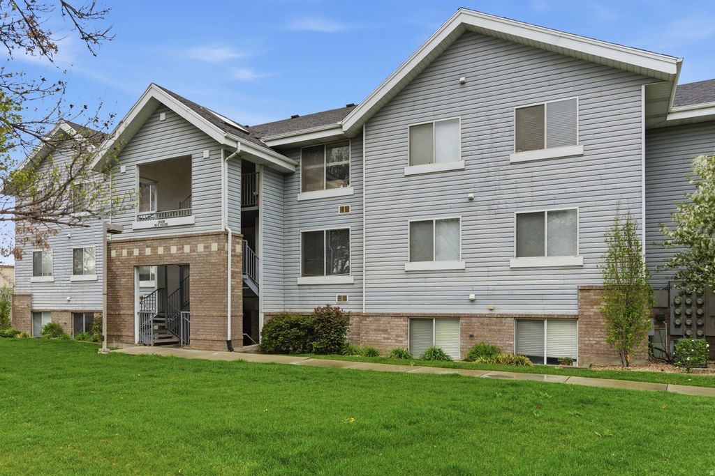 Photo of 1533 N RIVERSIDE AVE W #26, Provo, UT 84604 (MLS # 2147966)