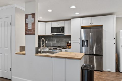 Tiny photo for 1533 N RIVERSIDE AVE W #26, Provo, UT 84604 (MLS # 2147966)