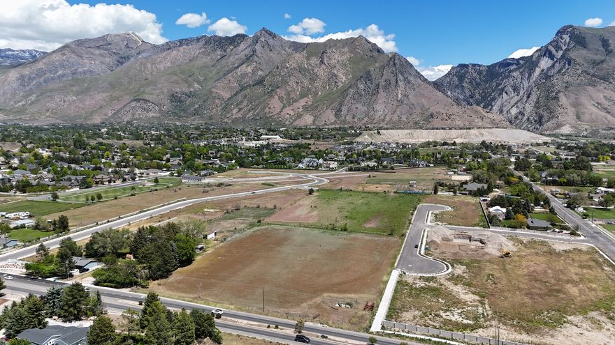 Hawks Landing lot #1 offers flat, luxury estate lots with gorgeous views of the Wasatch Mountains. These rare, large lots are in the most desirable area of Utah County and will be ready to build soon. You can even bring your own builder. Hawks Landing provides incredible views of three mountain ranges but it's just moments away from exceptional schools, shopping and world-class recreation. Get incredible mountain views without the long commute to work and other activities
